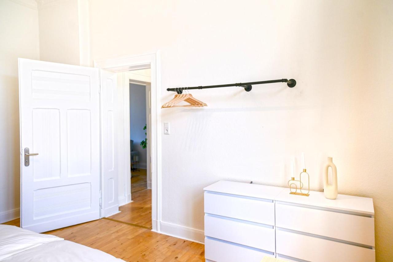 120Qm Denkmal Apartment In Krefeld Mit Stuck Und Balkon - Beuys Apartments - เครเฟลด์ ภายนอก รูปภาพ