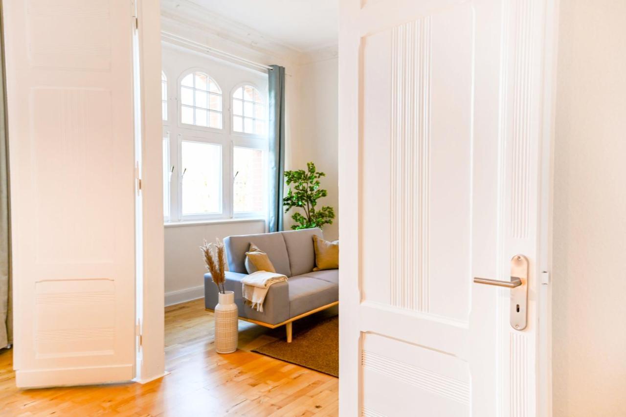 120Qm Denkmal Apartment In Krefeld Mit Stuck Und Balkon - Beuys Apartments - เครเฟลด์ ภายนอก รูปภาพ