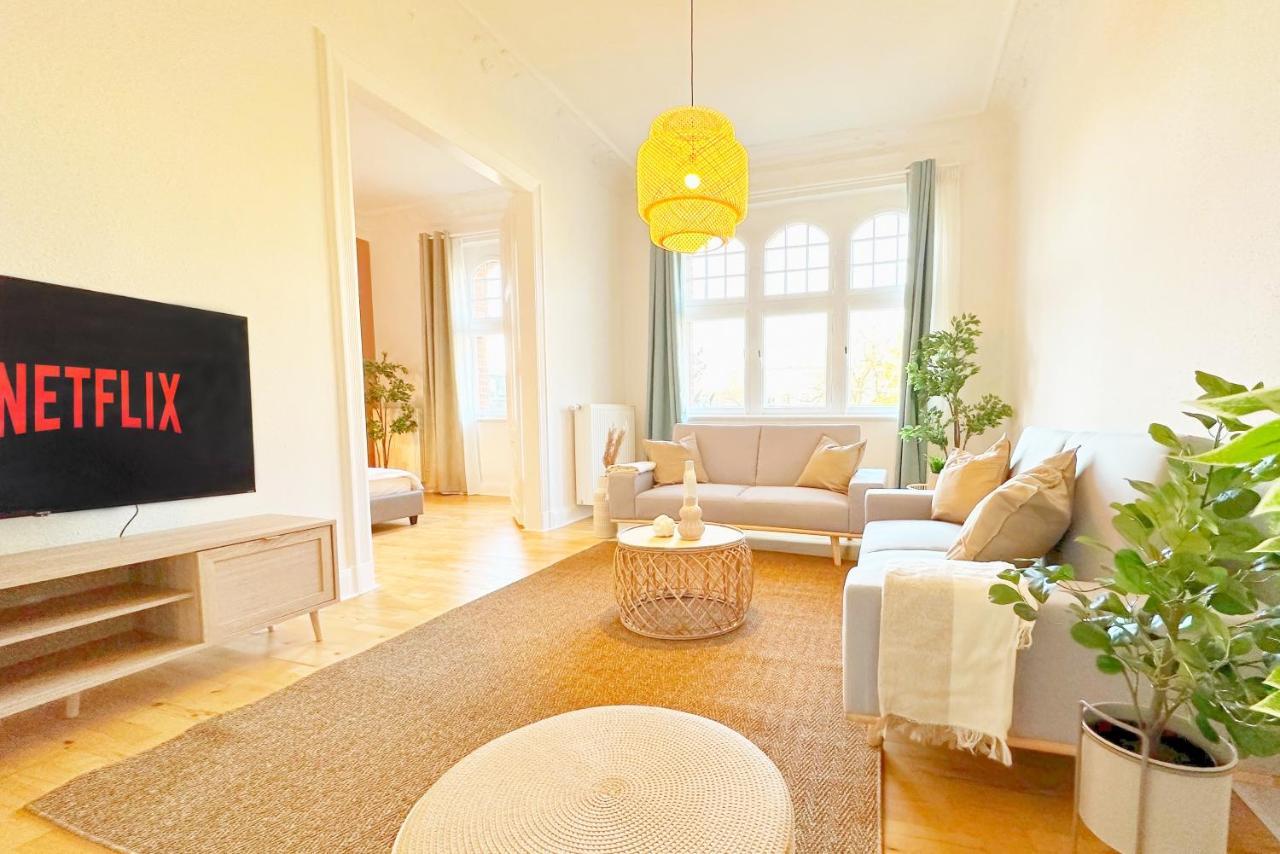 120Qm Denkmal Apartment In Krefeld Mit Stuck Und Balkon - Beuys Apartments - เครเฟลด์ ภายนอก รูปภาพ