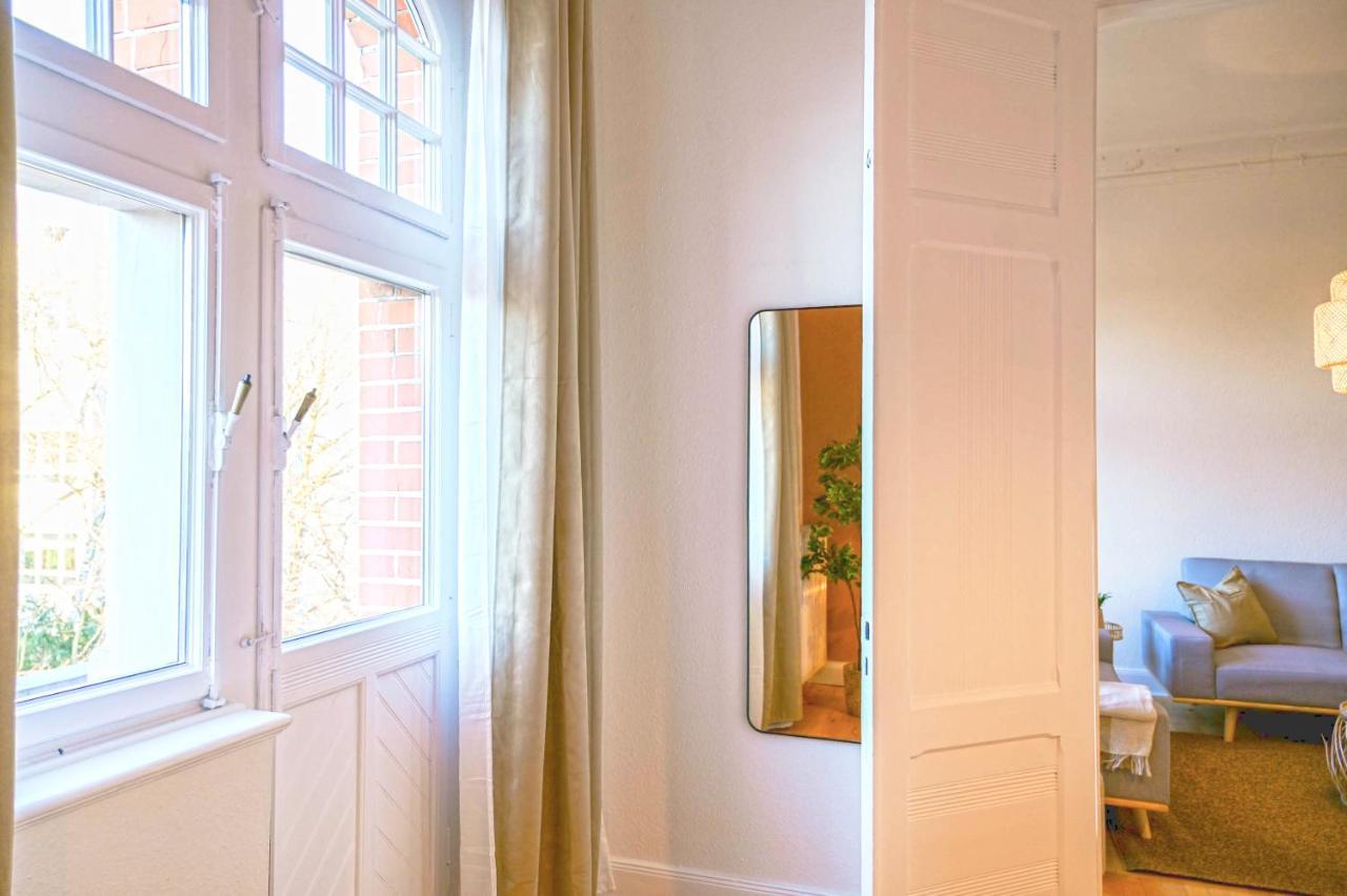 120Qm Denkmal Apartment In Krefeld Mit Stuck Und Balkon - Beuys Apartments - เครเฟลด์ ภายนอก รูปภาพ